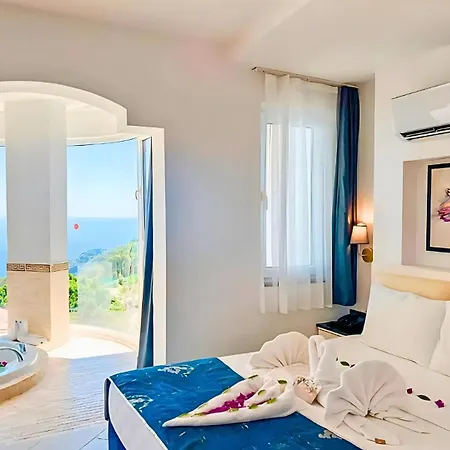 Azure Palm Otel *