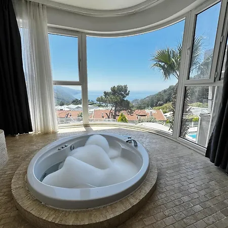 Otel Azure Palm