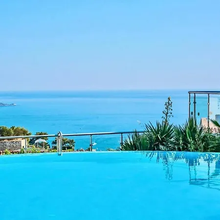 Azure Palm Otel