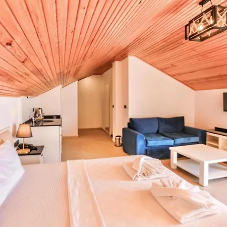 Azure Palm Otel
