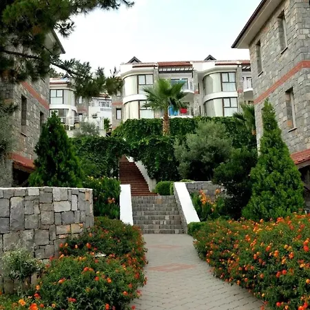 Azure Palm Otel *