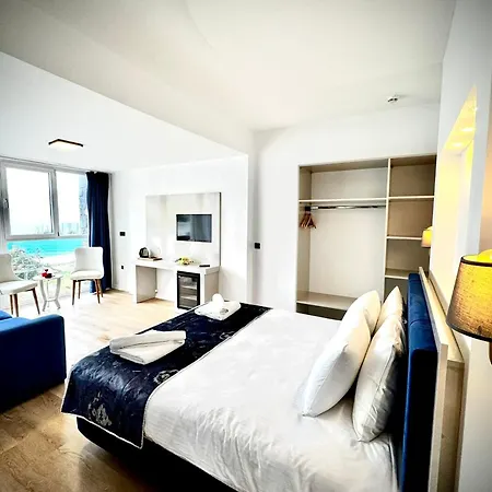 Otel Azure Palm *