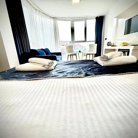 فندق Azure Palm *