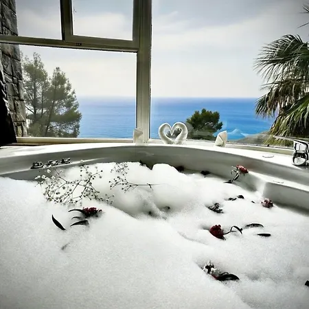 Azure Palm Otel *