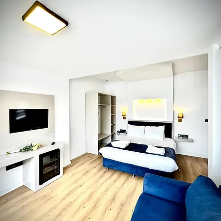 Azure Palm أولدينيس