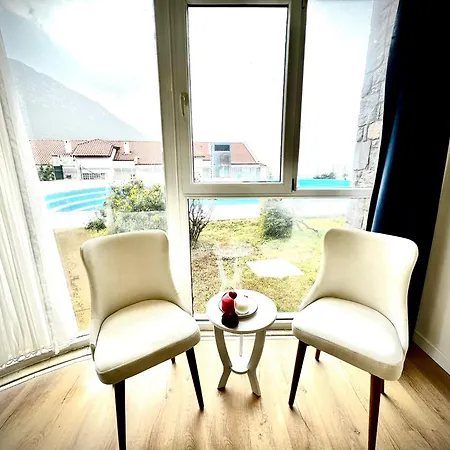 Azure Palm Otel