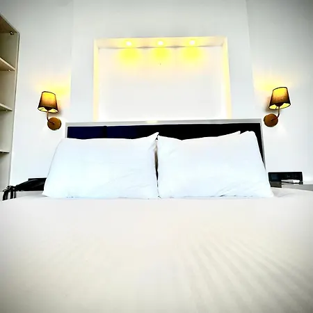 Azure Palm Otel *